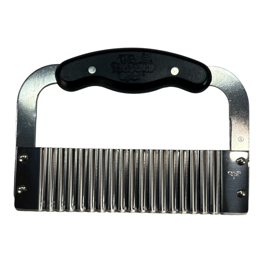 Pampered Chef Large Crinkle Cut Veggie Fruit Chopper Stainless Steel Blk Handle